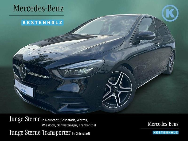 Unilack nachtschwarz Gebraucht 2021 Mercedes B200 AMG Van / Kleinbus | 32.490 € (Teuer) - Bild 1/4