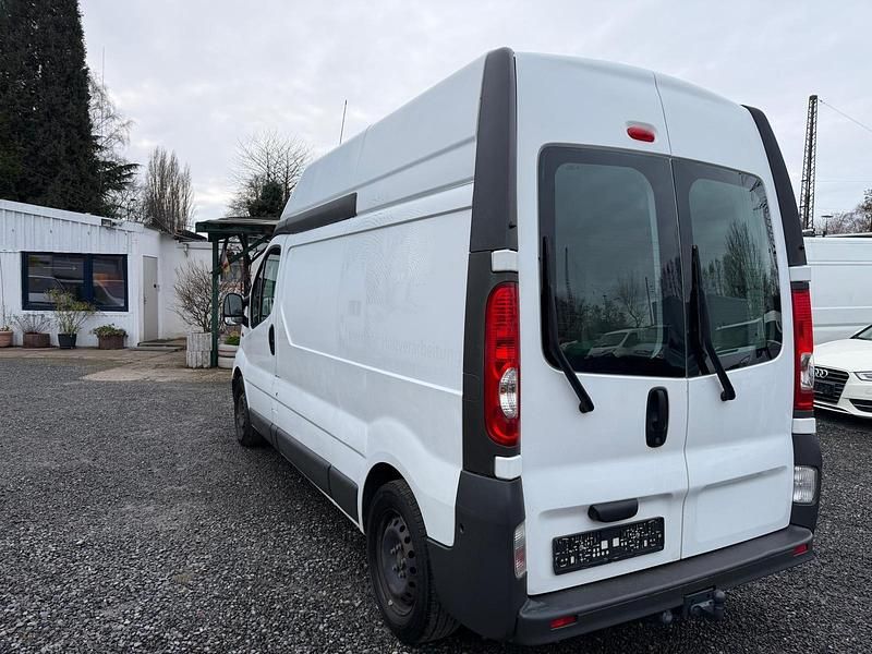 Gebraucht Opel Vivaro 115 PS (84 kW) 2013 Weiß Van / Kleinbus