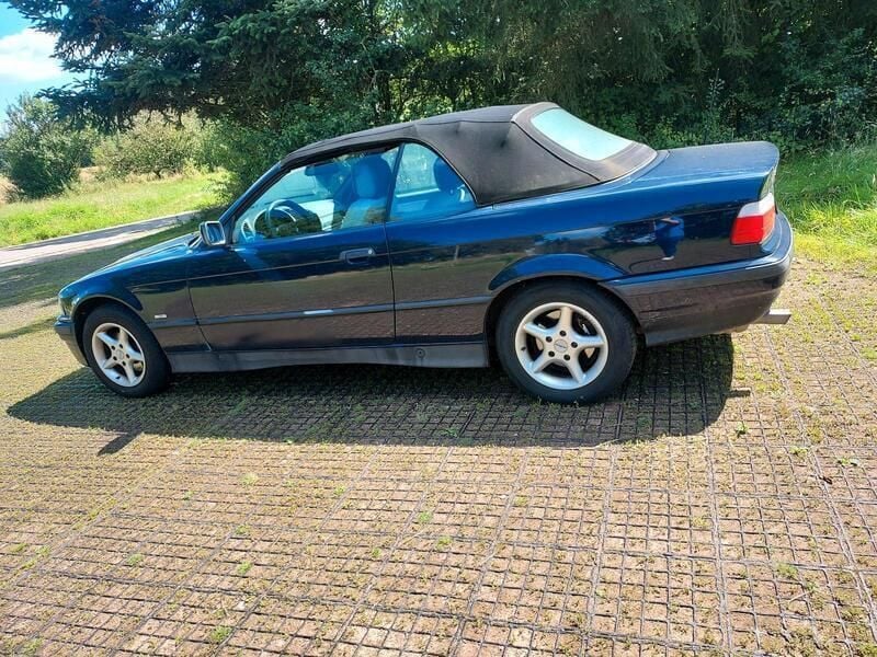 Blau Gebraucht 1997 BMW 320 Cabriolet Cabrio | 3.600 € - Bild 1/4