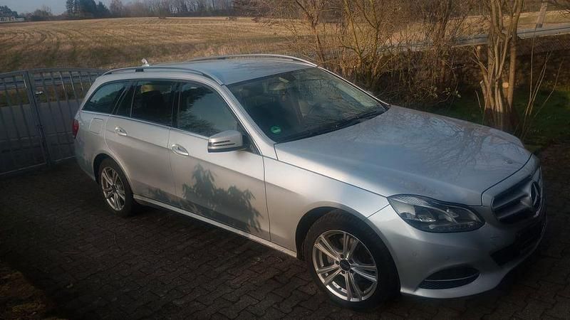 Gebraucht Mercedes E200 Avantgarde 136 PS (100 kW) 2015 Grau Kombi