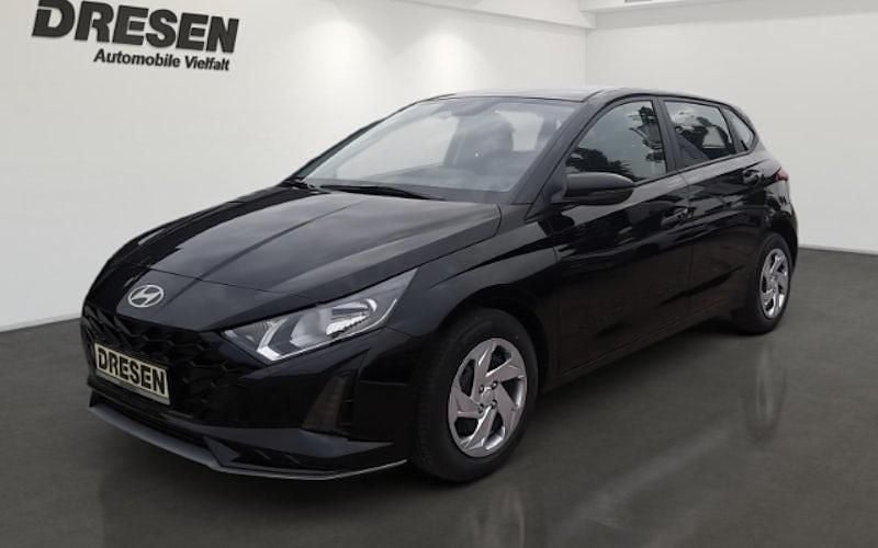 Schwarz Neu 2025 Hyundai i20 Select Limousine | 20.490 € (Fairer Preis) - Bild 1/4