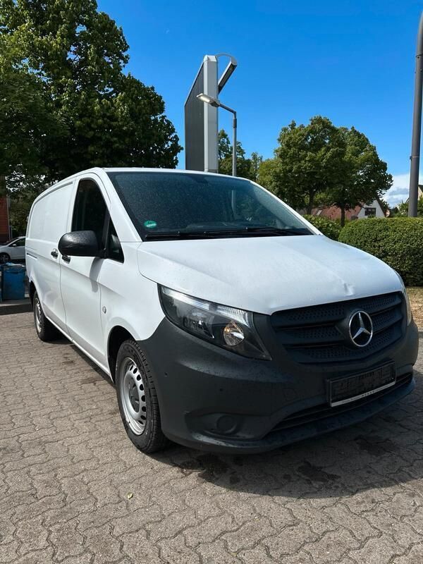 Weiß Gebraucht 2018 Mercedes Vito Van / Kleinbus | 9.700 € (Superpreis) - Bild 1/4