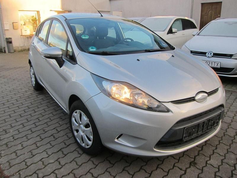 Silber Gebraucht 2010 Ford Fiesta Kleinwagen | 5.980 € (Etwas zu teuer) - Bild 1/4