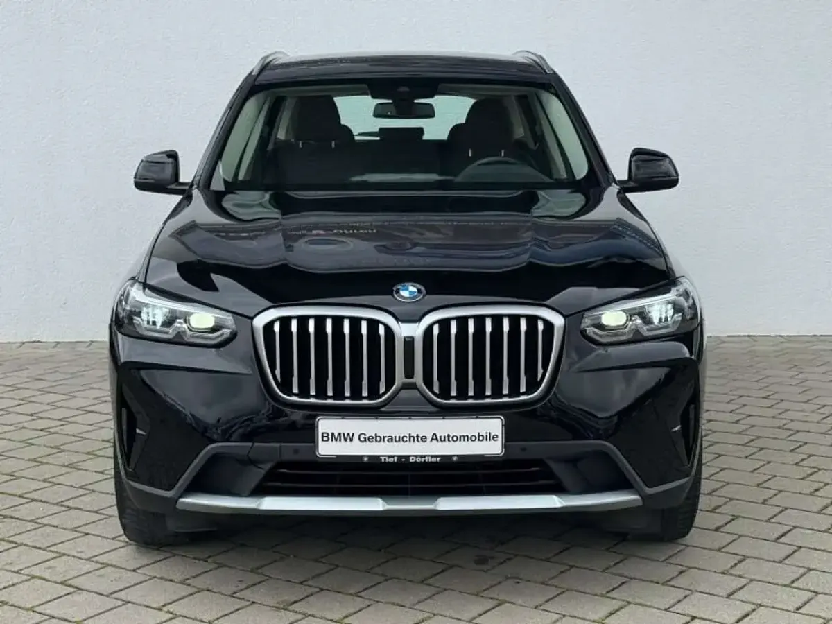 Gebraucht BMW X3 Sport Line 190 PS (139 kW) 2023 Schwarz SUV