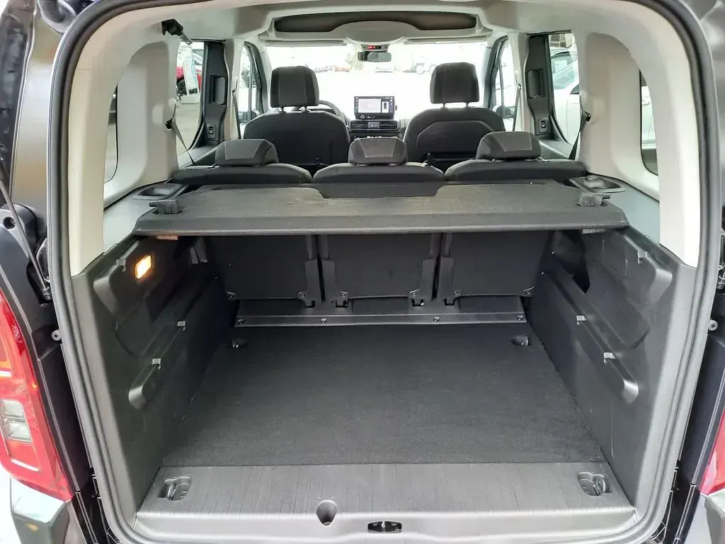 Neu Opel Combo Life 131 PS (96 kW) 2026 Schwarz Van / Kleinbus