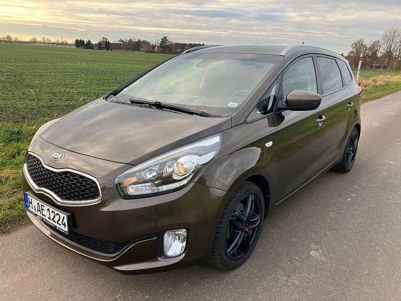 Braun Gebraucht 2013 Kia Carens Edition 7 Van / Kleinbus | 6.850 € (Fairer Preis) - Bild 1/4