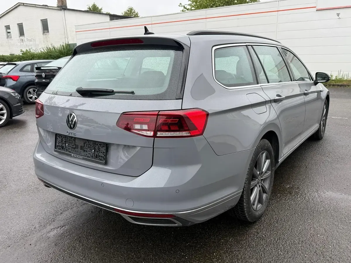 Gebraucht VW Passat GTE 218 PS (160 kW) 2023 Grau Kombi