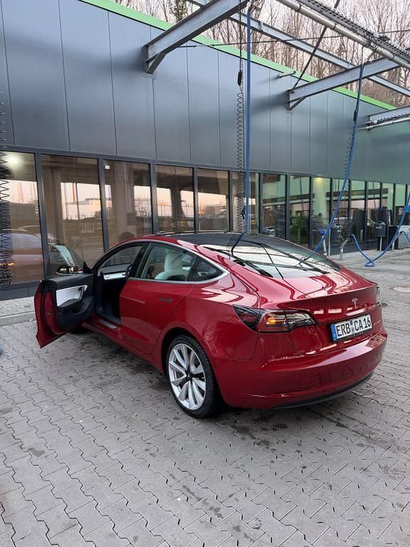 Gebraucht Tesla Model 3 350 kW (476 PS) 2019 Rot Limousine