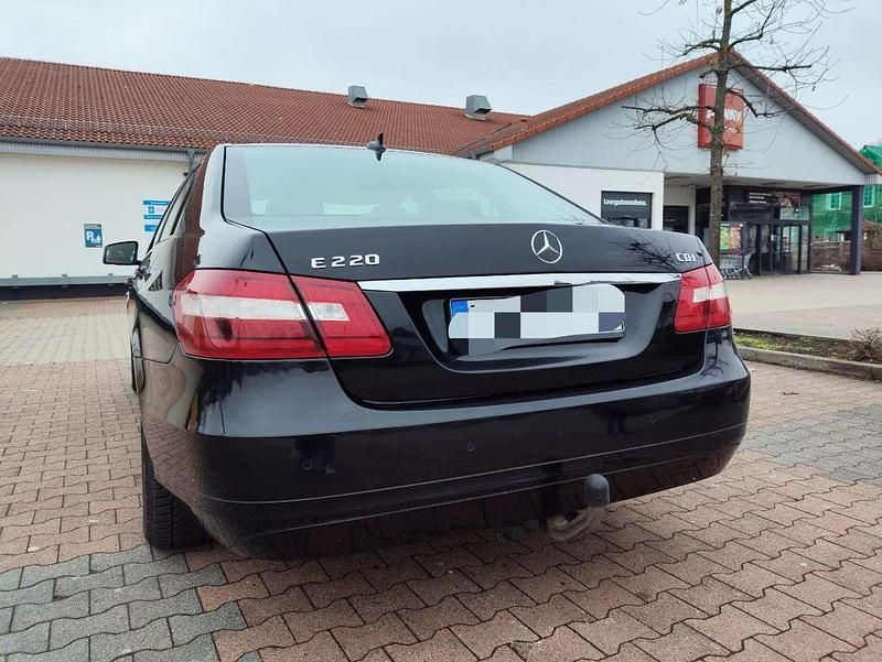 Gebraucht Mercedes E220 Avantgarde 170 PS (125 kW) 2009 Limousine