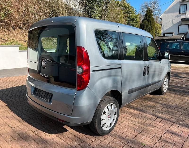 Gebraucht Fiat Doblò 95 PS (69 kW) 2011 Grau Van / Kleinbus