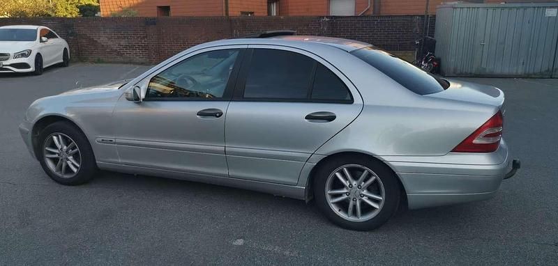 Gebraucht Mercedes 220 156 PS (114 kW) 2004