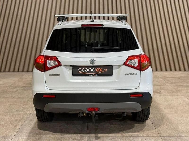 Second-hand Suzuki Vitara 120 CP (88 kW) 2017 Alb SUV