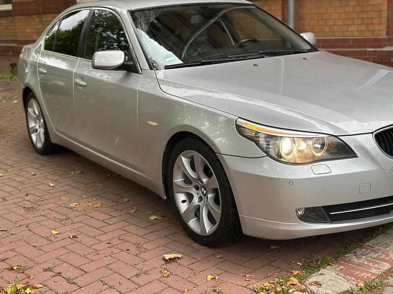 Silber Gebraucht 2009 BMW 520 Limousine | 7.300 € (Etwas zu teuer) - Bild 1/4