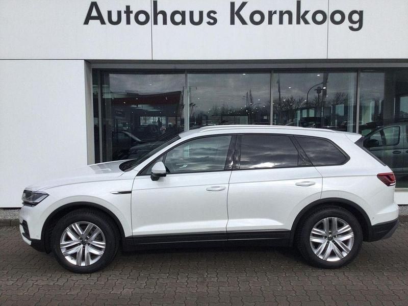 Gebraucht VW Touareg 231 PS (169 kW) 2022 Oryxweiß perlmutteffekt (metallic) SUV