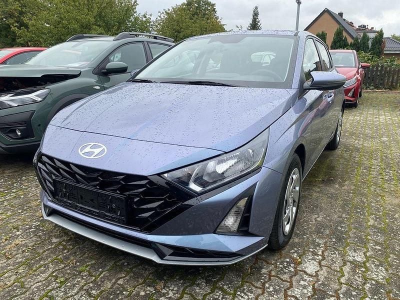 Gebraucht Hyundai i20 101 PS (74 kW) 2025 Blau Kleinwagen