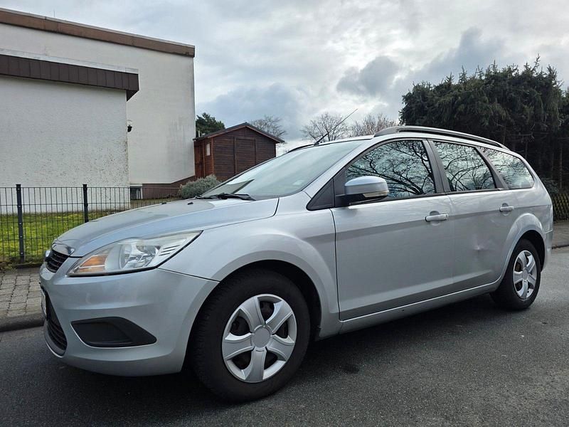 Gebraucht Ford Focus Ambiente 101 PS (74 kW) 2010 Silber Kombi
