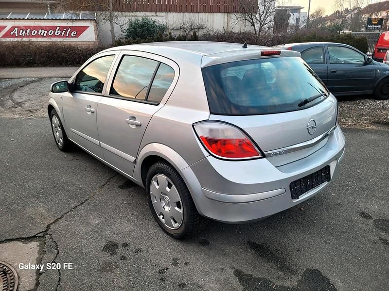 Gebraucht Opel Astra 105 PS (77 kW) 2005 Silber Limousine