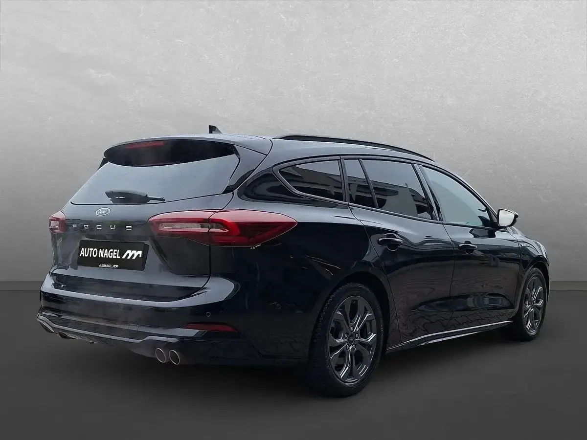 Second-hand Ford Focus ST-Line X 155 CP (114 kW) 2024 Negru Berlinǎ