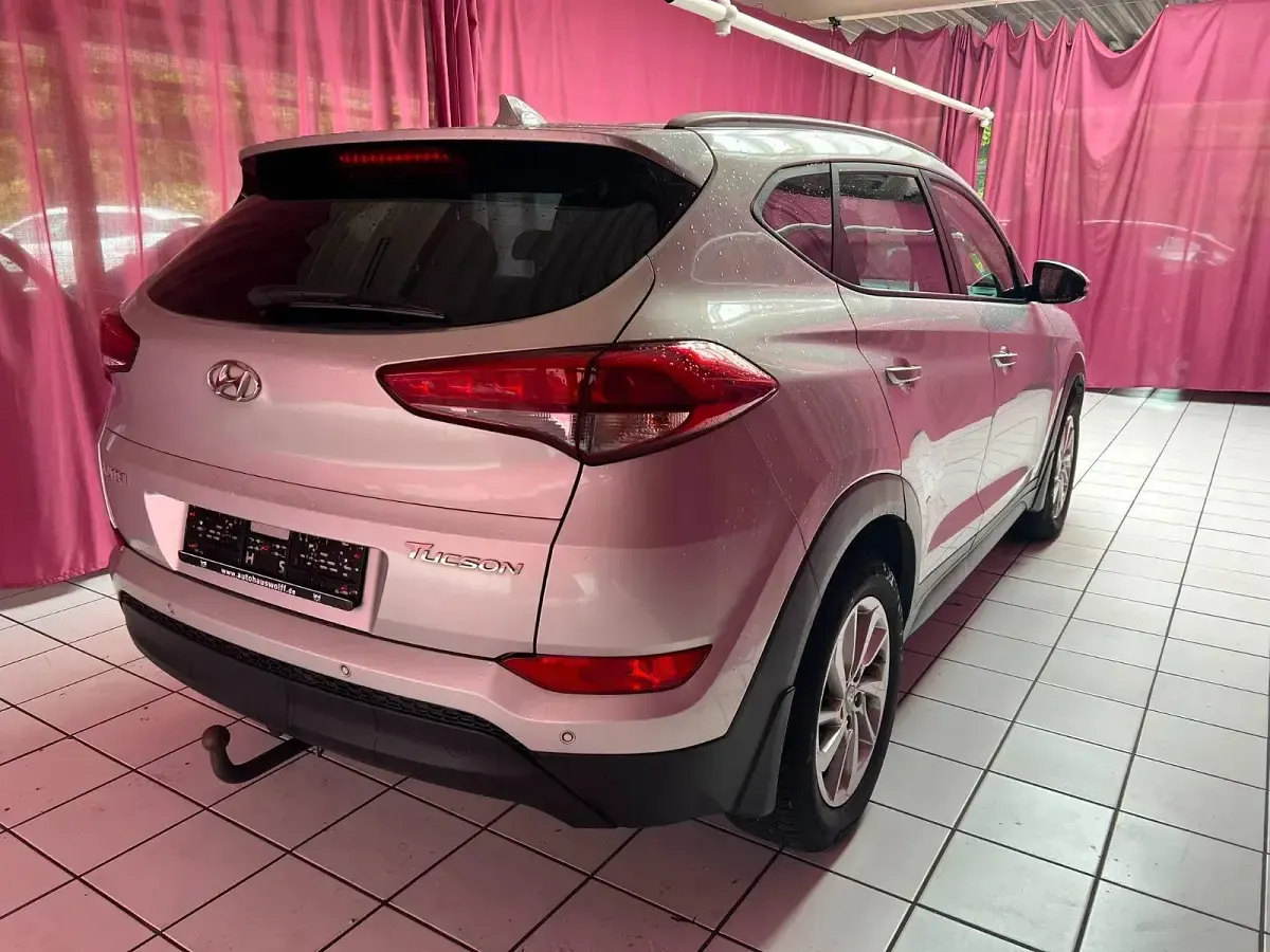 Gebraucht Hyundai Tucson 140 PS (102 kW) 2017 Silber SUV