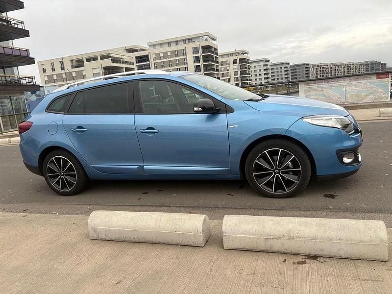 Blau Gebraucht 2013 Renault Mégane III Bose Edition Limousine | 5.000 € (Guter Preis) - Bild 1/4