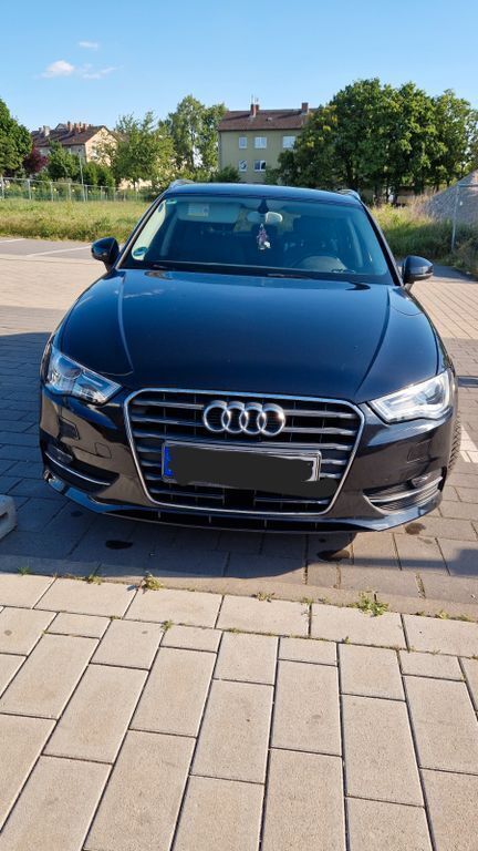 Schwarz Gebraucht 2013 Audi A3 Sportback Attraction Limousine | 10.950 € (Fairer Preis) - Bild 1/3