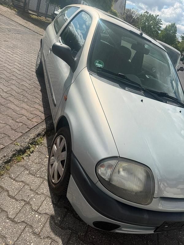 Gebraucht Renault Clio II 59 PS (43 kW) 1999 Silber Limousine