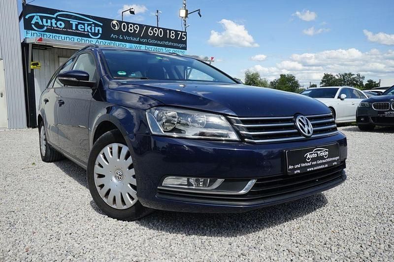 Blau Gebraucht 2011 VW Passat Kombi | 4.490 € (Guter Preis) - Bild 1/3