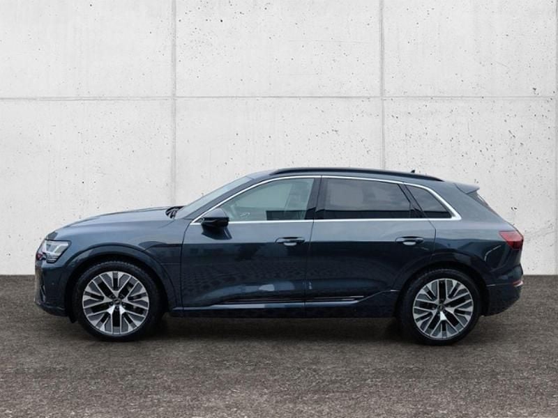 Gebraucht Audi Q8 e-tron Ambiente 300 kW (408 PS) 2023 Manhattangrau metallic (metallic) SUV