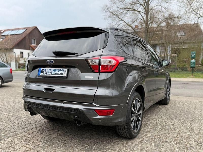 Gebraucht Ford Kuga ST-Line 175 PS (128 kW) 2019 Grau SUV