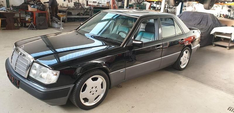 Gebraucht Mercedes 300 220 PS (161 kW) 1991 Schwarz Limousine