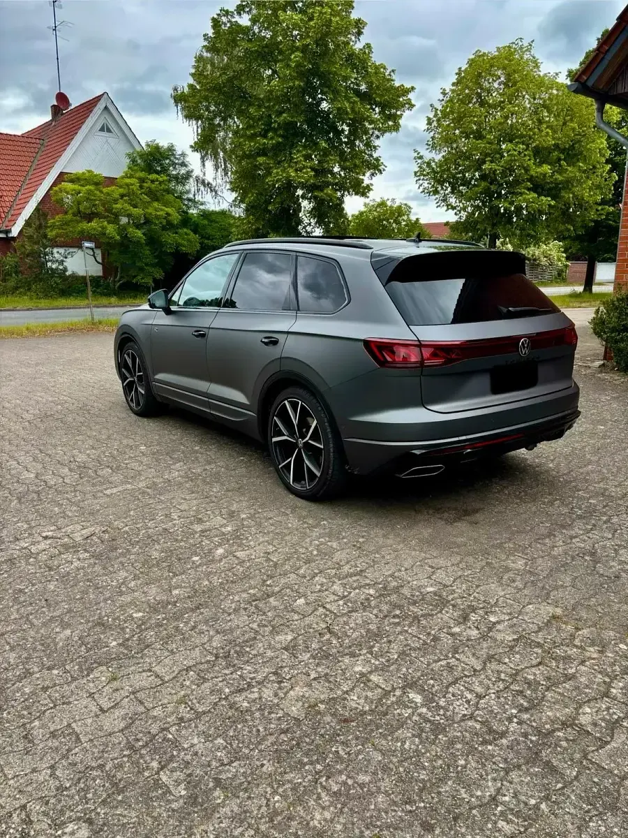 Gebraucht VW Touareg R 286 PS (210 kW) 2024 Grau SUV