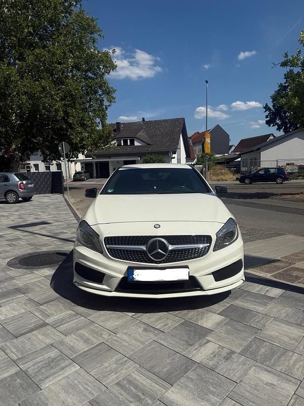 Weiß Gebraucht 2014 Mercedes A220 Limousine | 15.900 € (Etwas zu teuer) - Bild 1/4