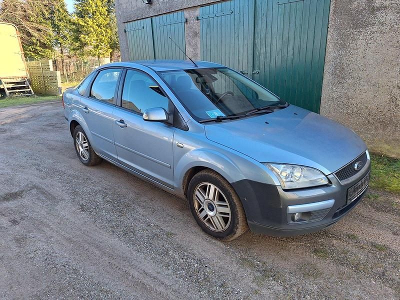 Blau Gebraucht 2007 Ford Focus Limousine | 1.290 € (Superpreis) - Bild 1/4