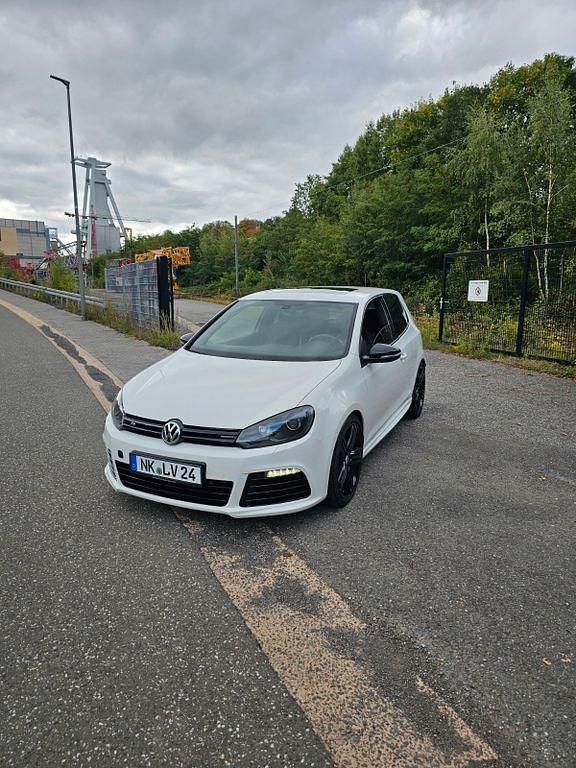 Weiß Gebraucht 2011 VW Golf VI R Limousine | 11.099 € (Etwas zu teuer) - Bild 1/4
