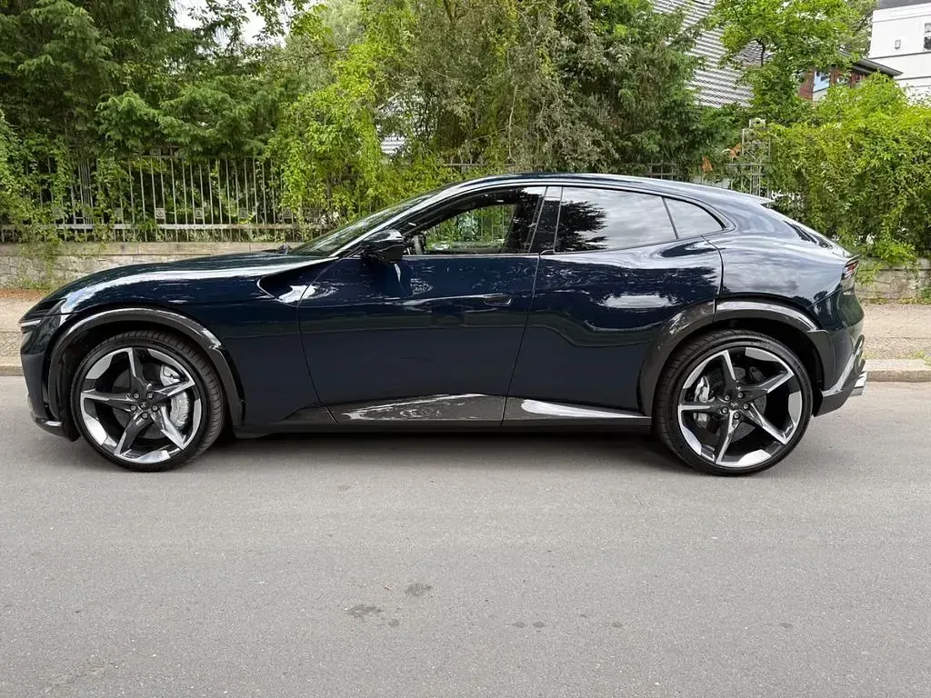 Gebraucht Ferrari Purosangue 725 PS (533 kW) 2023 Blau SUV