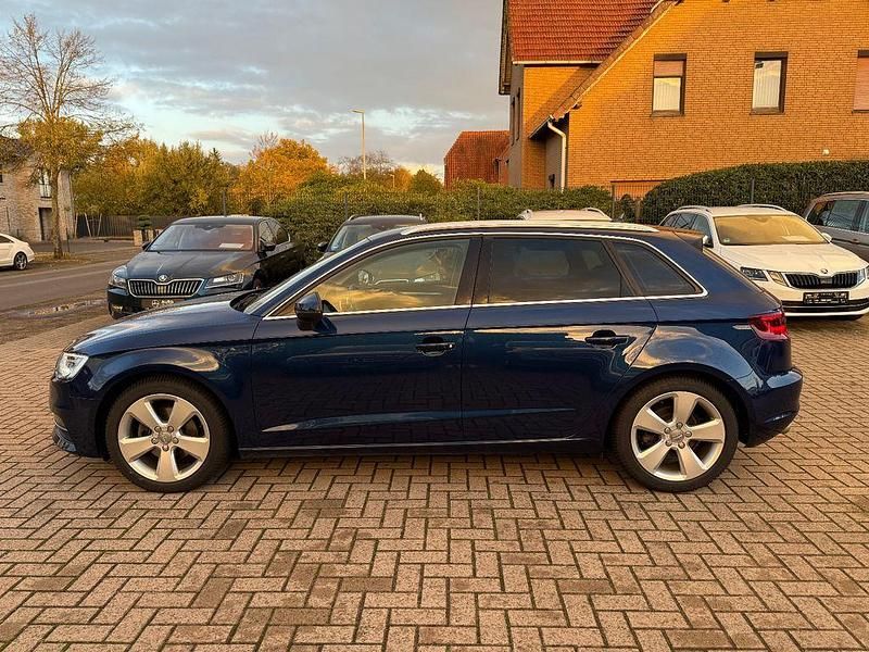 Gebraucht Audi A3 Ambiente 125 PS (91 kW) 2016 Blau Limousine