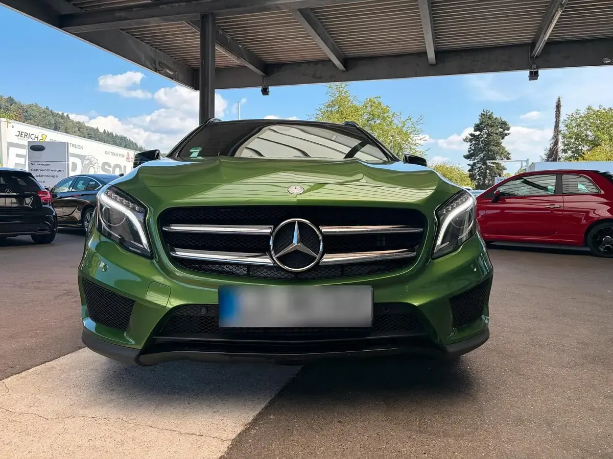 Gebraucht Mercedes GLA250 AMG line 211 PS (155 kW) 2016 Grün SUV