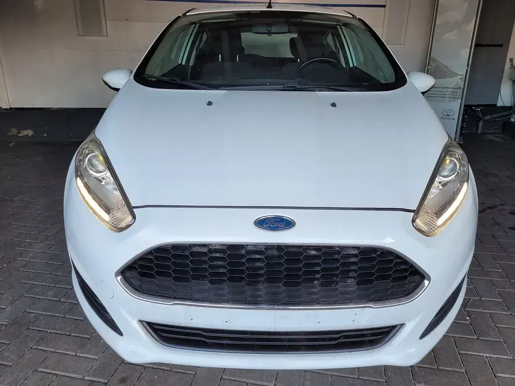 Gebraucht Ford Fiesta Trend 60 PS (44 kW) 2017 Weiß Kleinwagen