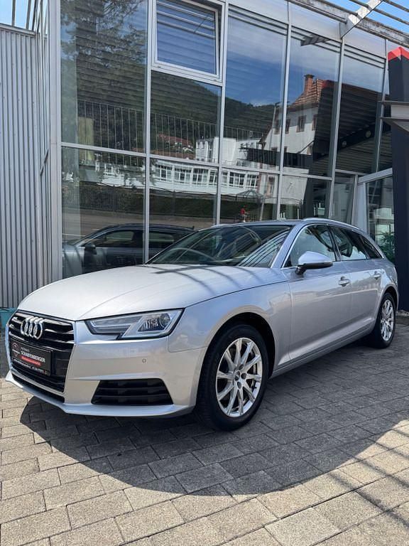Silber Gebraucht 2017 Audi A4 Basis Kombi | 18.900 € (Superpreis) - Bild 1/4