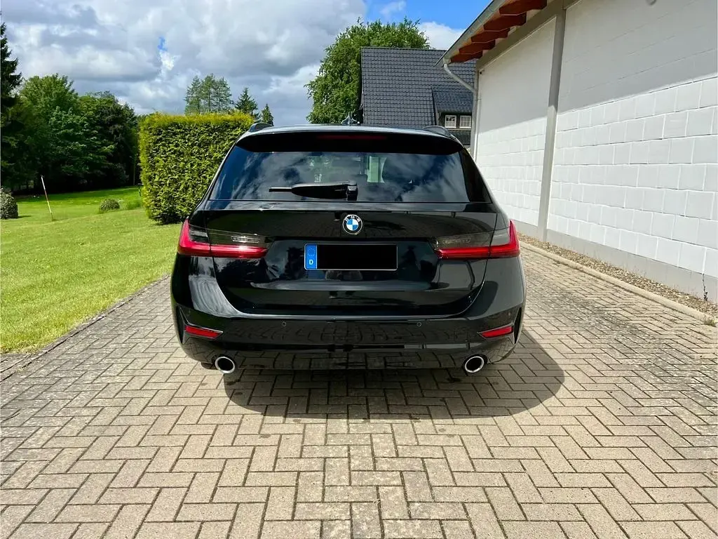 Gebraucht BMW 320 Advantage 190 PS (139 kW) 2022 Schwarz Kombi