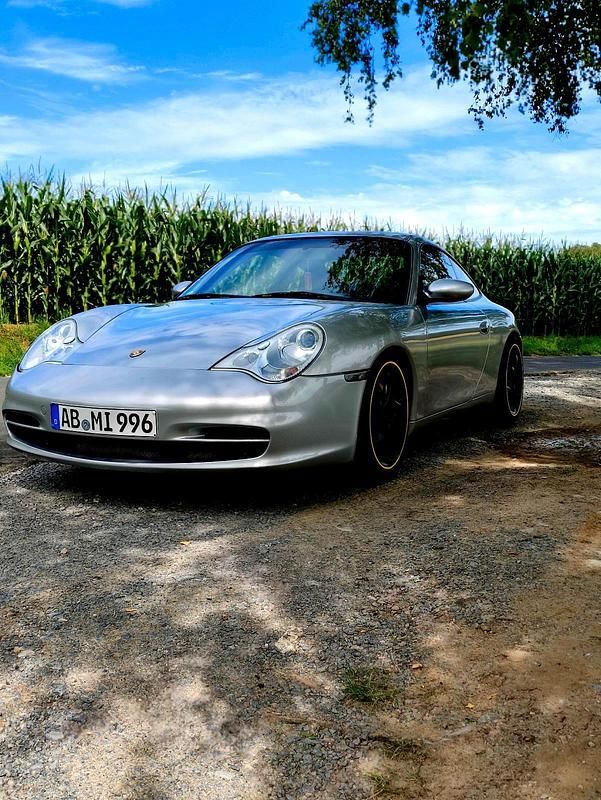 Silber Gebraucht 2001 Porsche 911 Carrera 4 Coupé | 39.000 € (Teuer) - Bild 1/4