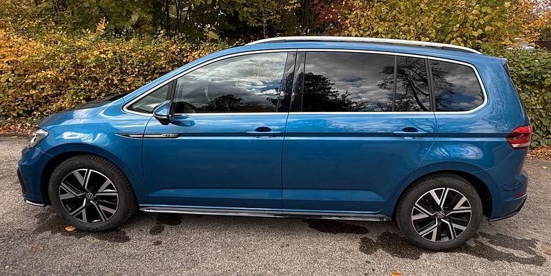 Blau Gebraucht 2020 VW Touran Highline Van / Kleinbus | 24.999 € (Guter Preis) - Bild 1/4