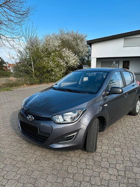 Gebraucht Hyundai i20 Edition 86 PS (63 kW) 2014 Grau Kleinwagen