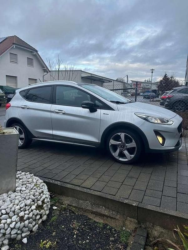 Gebraucht Ford Fiesta Active 101 PS (74 kW) 2019 Silber Kleinwagen