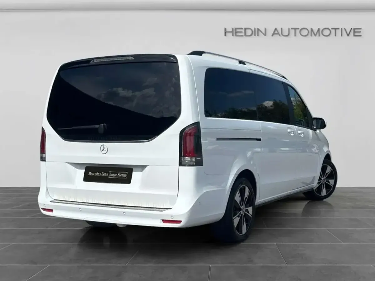 Gebraucht Mercedes V300 Style 237 PS (174 kW) 2024 Weiß Van / Kleinbus