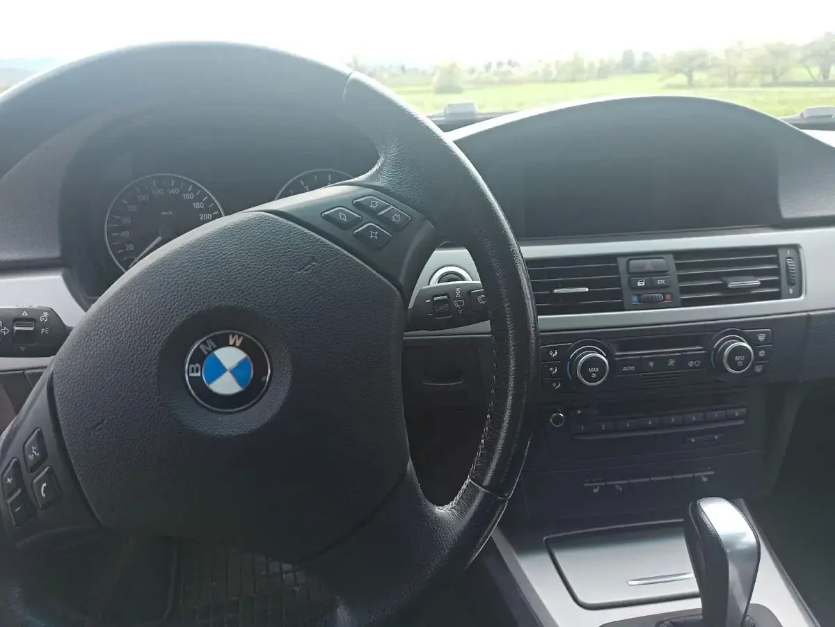 Używany BMW 325 218 KM (160 kW) 2007 Srebrny Sedan/Limuzyna