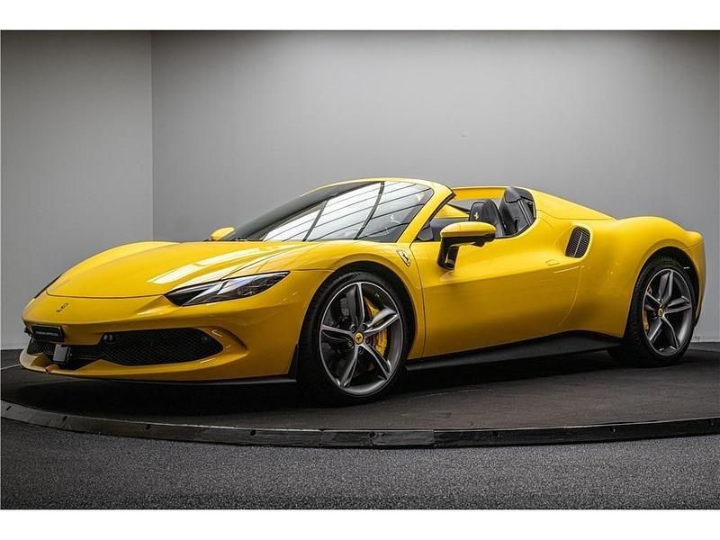 Gebraucht Ferrari 296 901 PS (662 kW) 2023 Gelb Cabrio