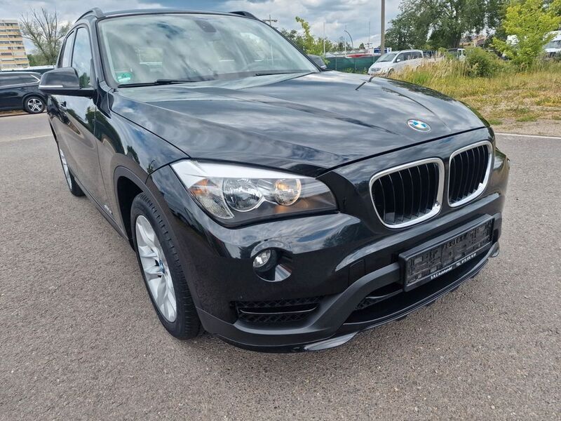 Schwarz Gebraucht 2015 BMW X1 Sport Line SUV | 11.900 € (Superpreis) - Bild 1/4
