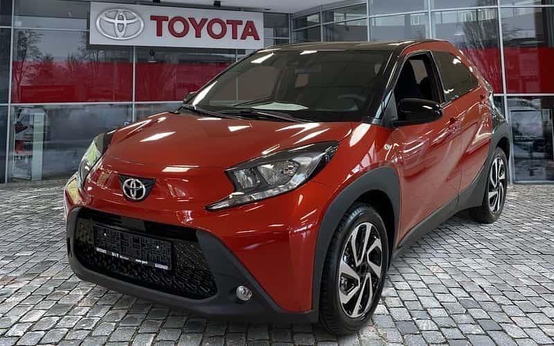 Schwarz Neu 2025 Toyota Aygo Kleinwagen | 15.990 € - Bild 1/4