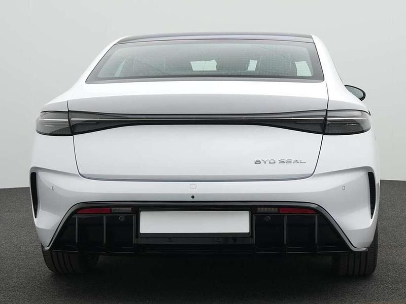 Gebraucht BYD Seal Comfort 169 kW (231 PS) 2025 Polar white Limousine